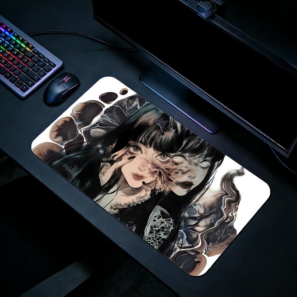 Gaming Mouse Pad JJunji Ito Co - Desk Setup With Laptop 评论和价格